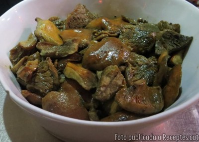Recepta de cuina de Mandonguilles amb rovellons, pèsols i pastanagues