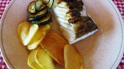 Recepta de cuina de Bacallà a la planxa amb patates i carbassó