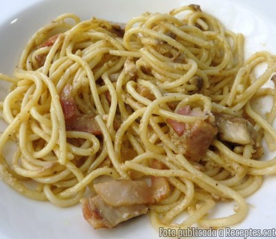 Recepta de cuina de Espaguetis amb cansalada viada i ceps
