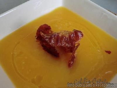 Crema de carabassa amb llit de mandarina i pernil de gla