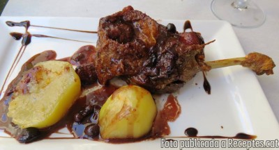 Recepta de cuina de Cuixa de confit d’ànec amb coulis de fruits vermells i vi de Porto