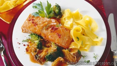 Recepta de cuina de Filet de salmó amb gorgonzola i bolets