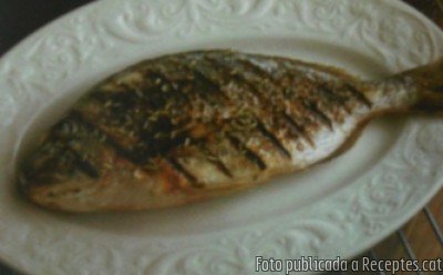 Orada a la brasa amb especies