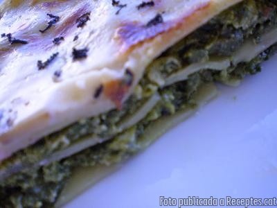 Lassanya d'espinacs amb salsa de xampinyons i tòfona
