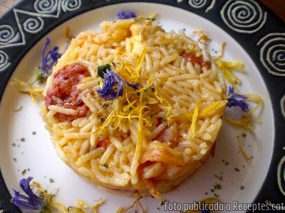 Recepta de cuina de Arròs especiat amb herbes i flors