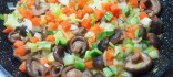 Shiitake saltejats amb hortalisses i verdures