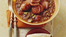 Recepta de cuina de Llenties amb salsitxes a l'estil mediterrani