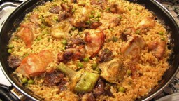 Recepta de cuina de Arròs amb carxofes, rovellons i conill