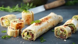 Recepta de cuina de Rotllos d'ou i alvocat