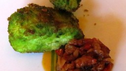 Recepta de cuina de Bacallà amb cruixent de plàncton marí i samfaina
