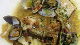 Recepta de cuina de Suquet de corball amb carxofes i cloïsses