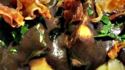 Recepta de cuina de Pollastre de pagès amb albergínia i salsa de fredolics