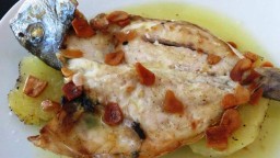 Recepta de cuina de Orada al forn amb llit de patata a la donostiarra