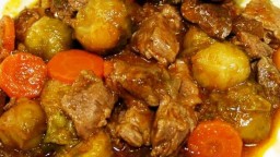 Recepta de cuina de Estofat de vedella amb  pastanagues i cols de Brussel•les