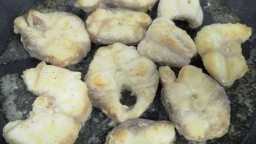 Recepta de cuina de Mussola al cava amb cloïsses i pèsols