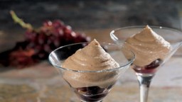 Recepta de cuina de Mousse de castanyes i aiguardent amb raïms marinats