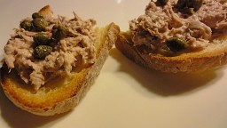 Recepta de cuina de Crostini amb tonyina