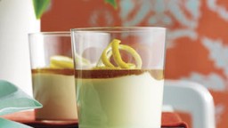 Recepta de cuina de Mousse de mató amb salsa de mel i llimona