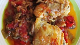 Recepta de cuina de Sobrecuixes de pollastre amb samfaina