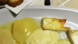 Recepta de cuina de Assortiment de set formatges gratinats amb coulis de maduixes