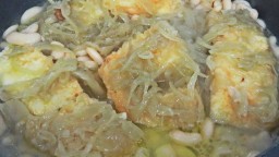 Recepta de cuina de Bacallà amb ceba caramel·litzada i mongetes seques