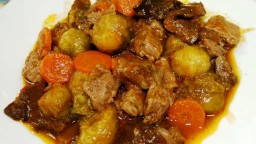 Recepta de cuina de Estofat de vedella amb pastanagues i cols de Brussel·les