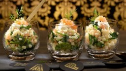 Recepta de cuina de Amanida d'ordi perlat amb espinacs i salmó fumat