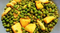 Recepta de cuina de Sípia de costa amb pèsols ofegats i sense patates