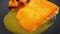 Recepta de cuina de Salmó en salsa de cítrics amb daus de carbassa