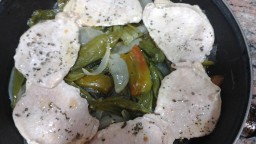 Recepta de cuina de Filets de llom amb saltejat de verdures