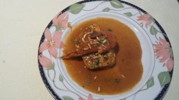 Recepta de cuina de Pastís de peix de roca amb salsa de crancs i llagostí