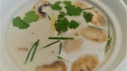 Recepta de cuina de Sopa de pollastre amb llet de coco