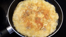Recepta de cuina de Truita de formatge i olives farcides amb ous d'oca