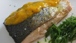 Recepta de cuina de Salmó al vapor amb salsa de mango