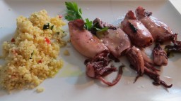 Recepta de cuina de Calamars planxa amb tabulé