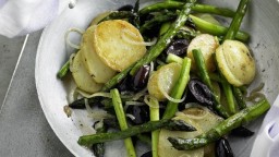 Recepta de cuina de Plat d'espàrrecs i patates