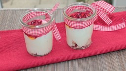 Recepta de cuina de Postres de iogurt grec amb mel i magrana