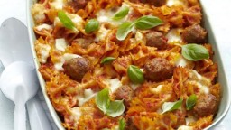 Recepta de cuina de Gratinat de pasta amb pebrot i salsitxa