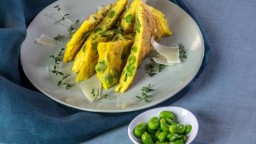 Recepta de cuina de Truita amb faves, formatge i farigola