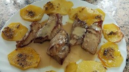 Recepta de cuina de Secret amb salsa de mostassa i reducció de Pedro Ximenez