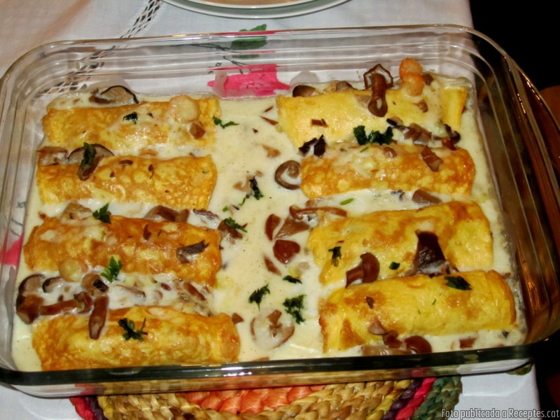 Canelons de truita amb peix i bolets