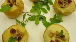 Recepta de cuina de Pomes farcides amb crema i fruits secs