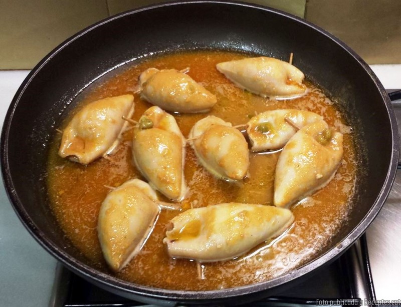 Calamars farcits guisats amb patates senceres