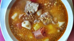 Recepta de cuina de Llenties estofades amb costella de porc i xoriço