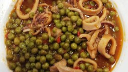 Recepta de cuina de Estofat de calamars a rodanxes amb pèsols