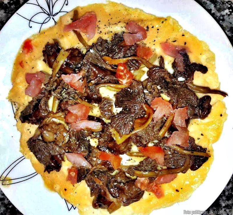 Truita oberta de camagrocs i tomàquet amb un toc d'alfàbrega