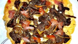 Recepta de cuina de Truita oberta de camagrocs i tomàquet amb un toc d'alfàbrega