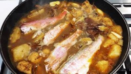Recepta de cuina de Suquet de rap i molls, amb rossinyols i pols de ceps