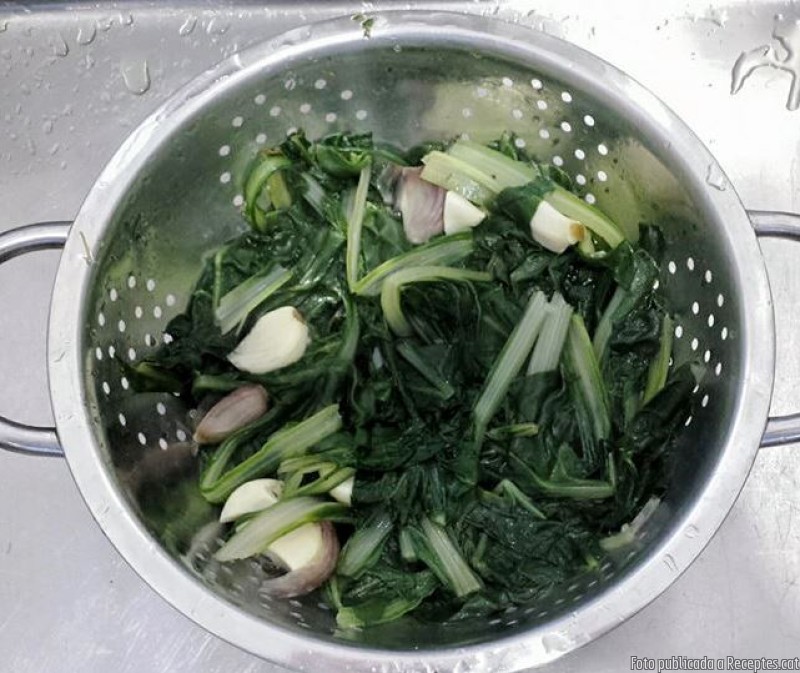 Bledes bullides amb alls i herbes aromàtiques