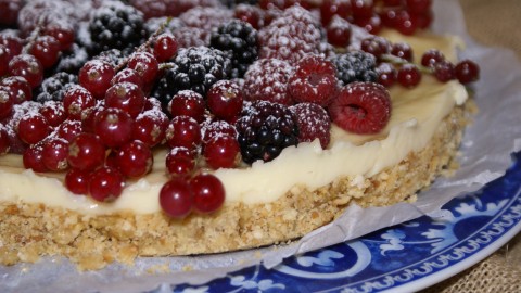 Pastís de galetes, crema i fruits vermells